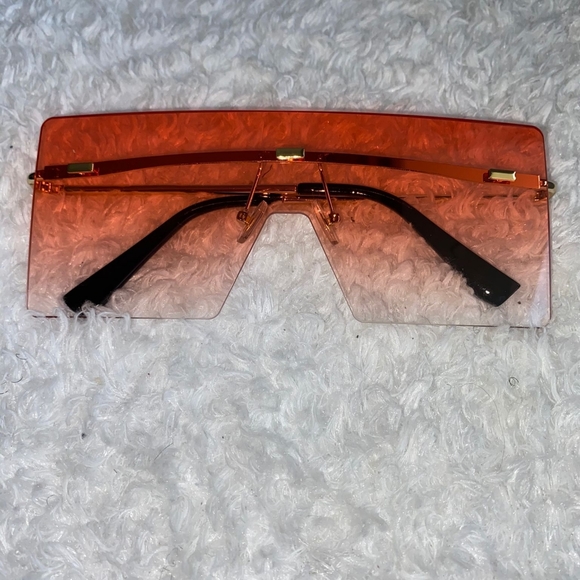SOLD**LAST ONE** NWOT Sunglasses - Picture 2 of 2